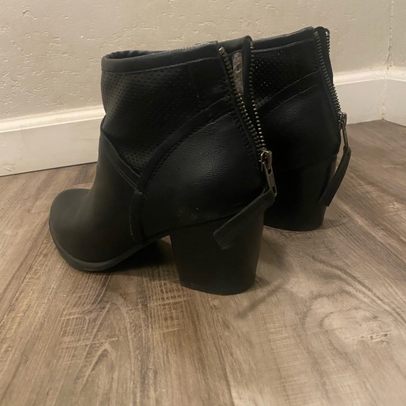 White Mountain Women’s Black Ankle Booties rear zip up size 8.0 - Picture 4 of 4